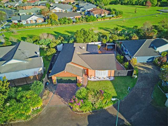 Brick & Tile with two Lounges in Randwick Park