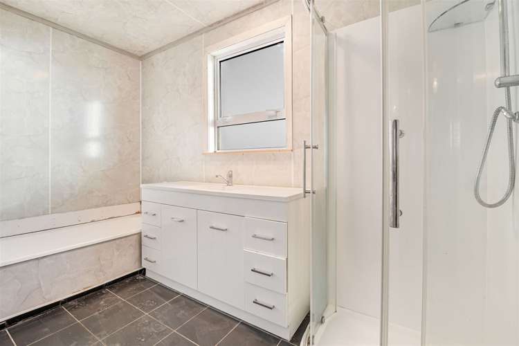 49 Royal Road Massey_11