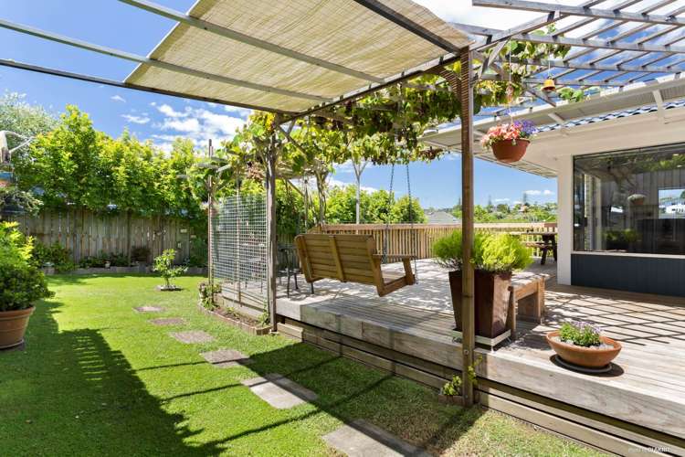 2/4 Noumea Place Mairangi Bay_7