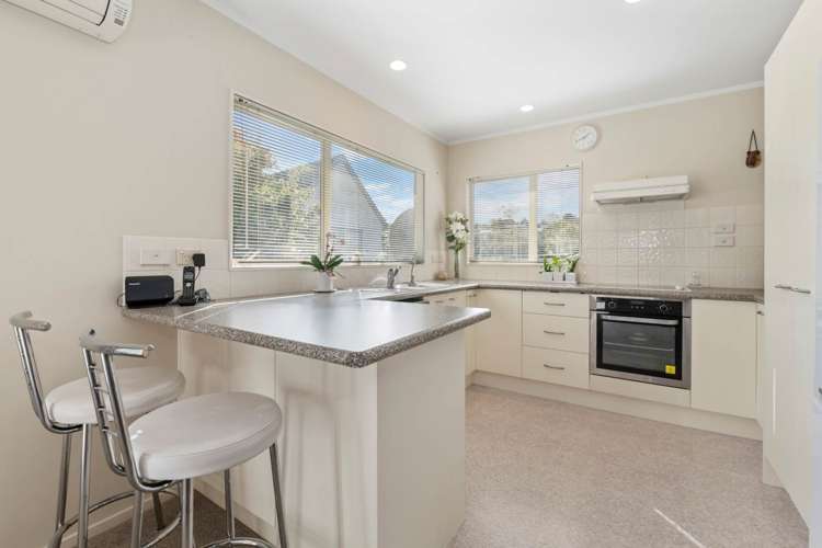 2/10 Brookvale Park Stanmore Bay_6