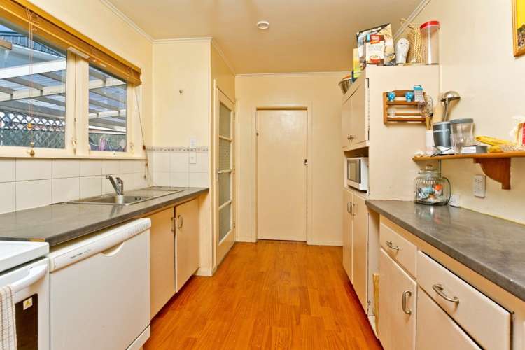 22 Stott Avenue Birkdale_5