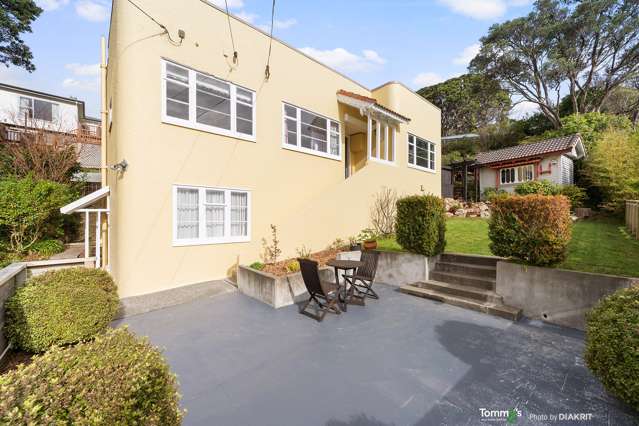 Charming Family Home in city-end Karori