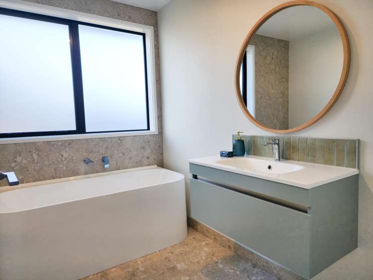 47 Metoriti Crescent Karaka_6