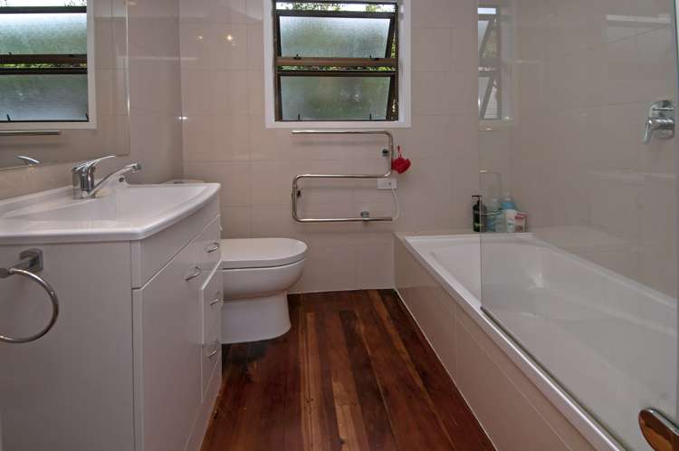 20c Coronation Street Belmont_11