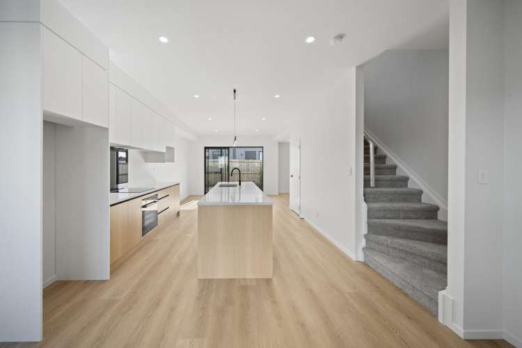 10-12 Clendon Place Manurewa_2