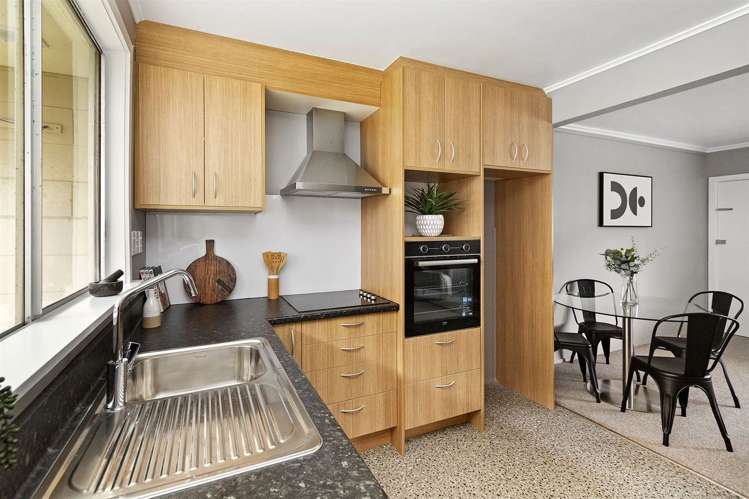 2/246 Main Road Tawa_0