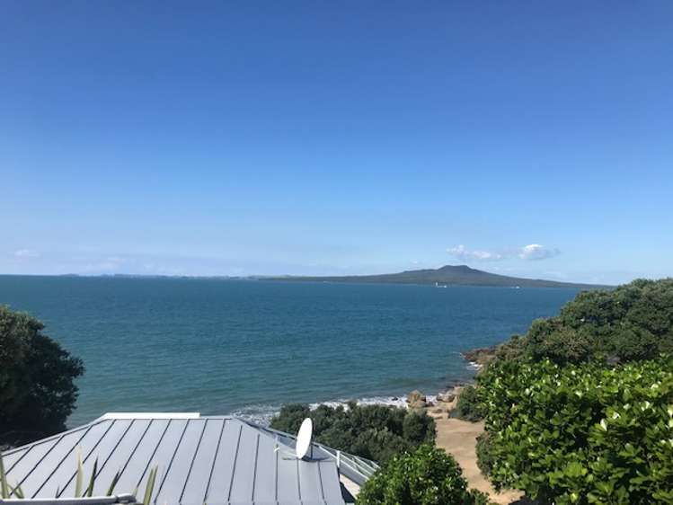 2/233 Hurstmere Road Takapuna_0