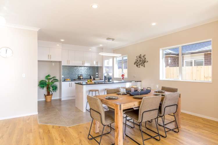 3 Iwinuku Crescent Wattle Downs_6