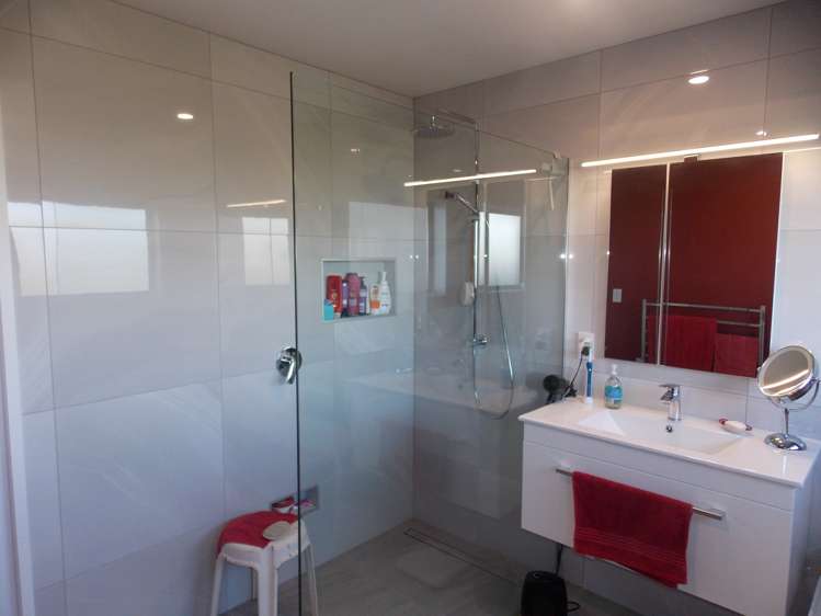 32 Somerset Crescent Highbury_15