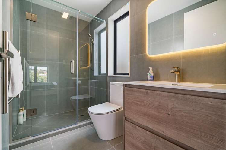 2/49 Northboro Road Belmont_12