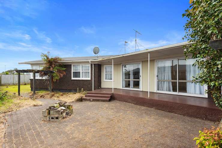 The two-bedroom cottage on Marshall Street, in Fairfield, Hamilton, was advertised as a do-up. Photo / Supplied