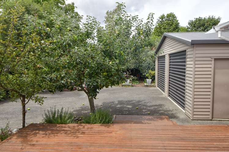 182 High Street North Carterton_13