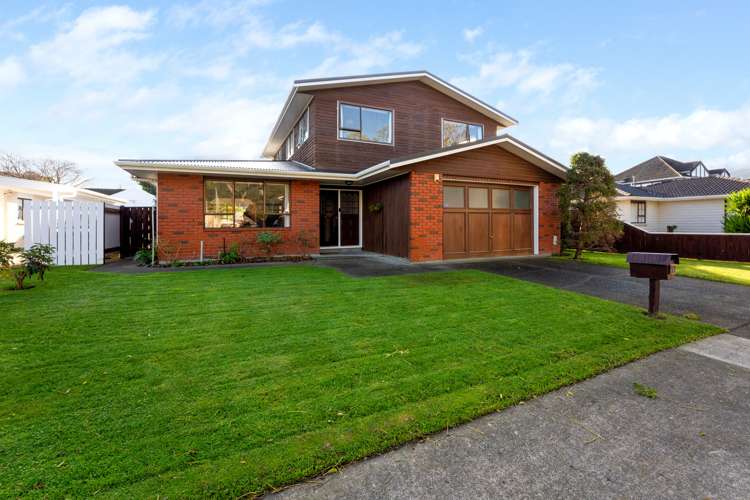 22 Mcenroe Grove Naenae_24