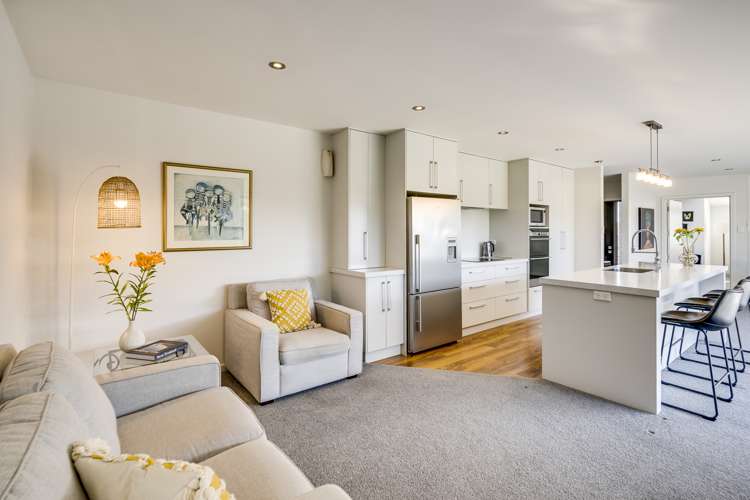 8 Anna Lane Raureka_10