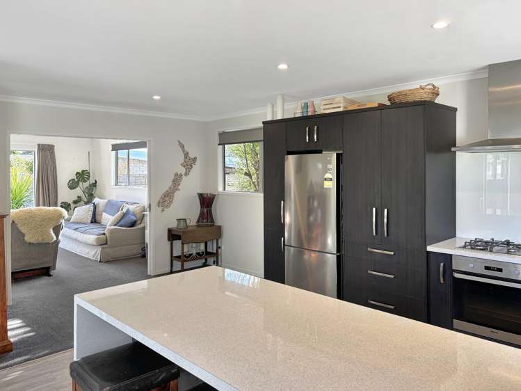 8 Christie Crescent 10484_6