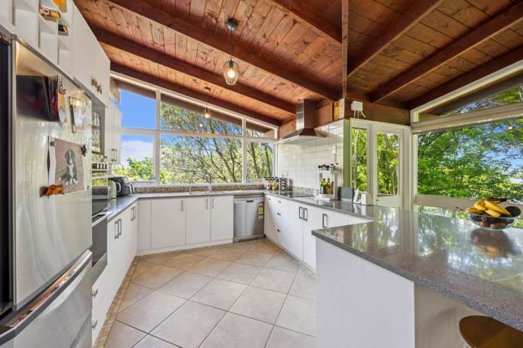 12 Raroa Terrace Waiatarua_5