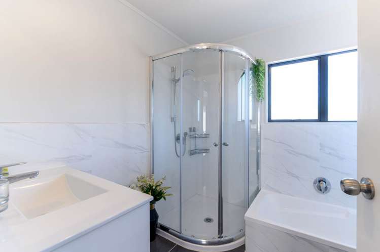 2/109 Target Road Totara Vale_10