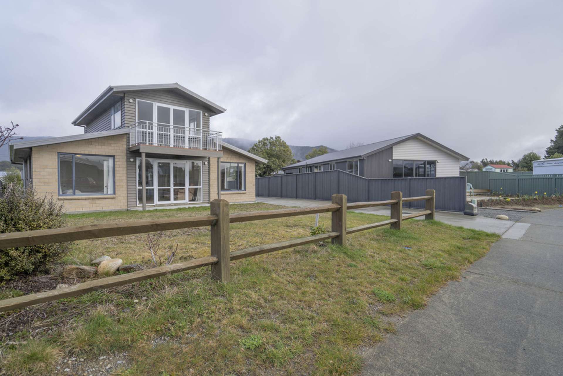 23 Motu-Au Close Manapouri_0