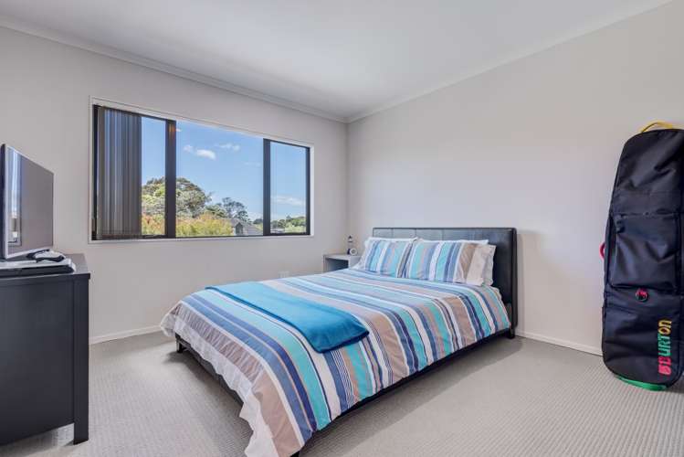 1 Pine Harbour Parade Beachlands_16