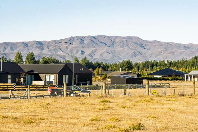 13 Tussock Crescent Twizel_10