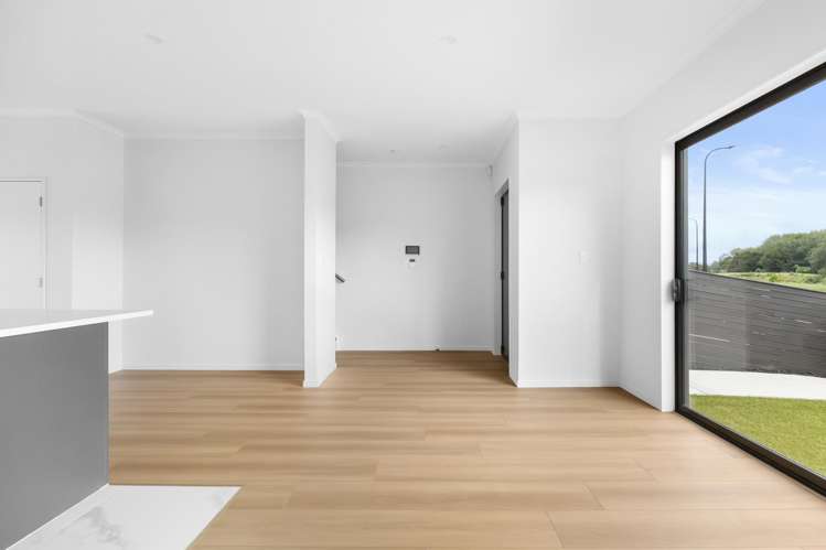 121 Otuwairoa Esplanade Papakura_10