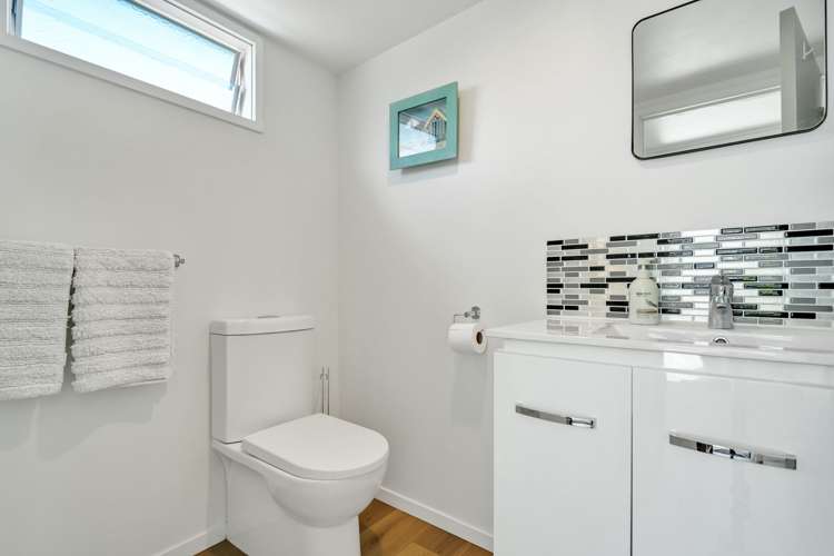 915 Harding Road Camberley_31