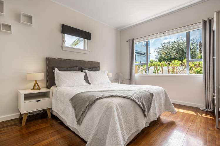 2/160 Onewa Road Northcote_11