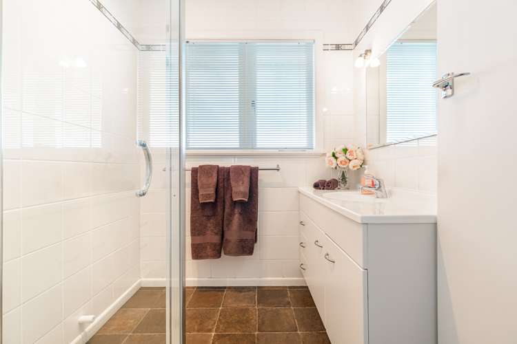 46 Woodford Avenue Henderson_13