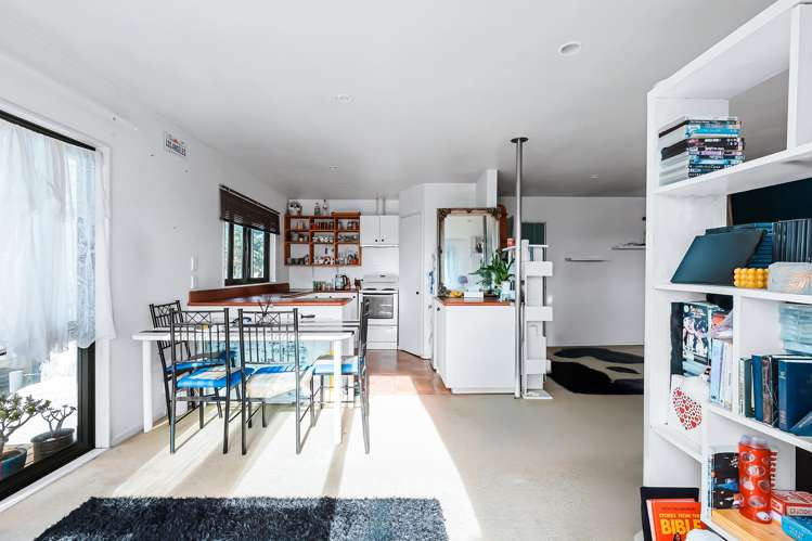 2/202 Taharepa Road Central_6