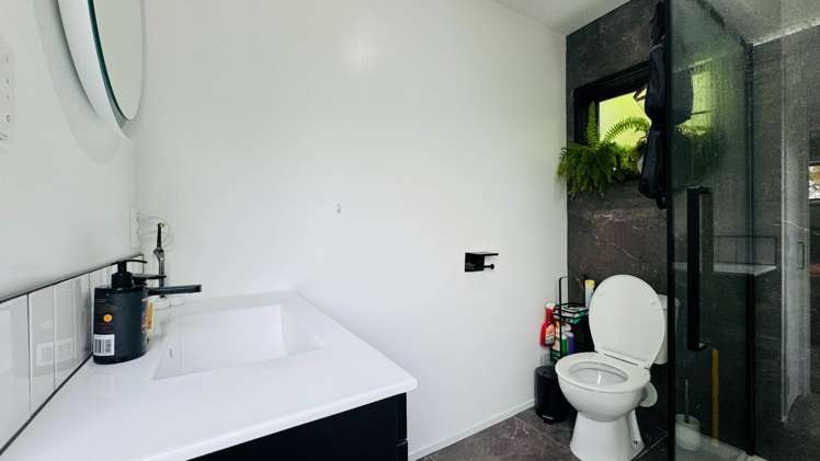 22A Dawnhaven Drive Te Atatu Peninsula_11