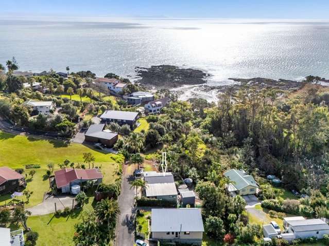 Tropical Hideaway – Walk to the Water