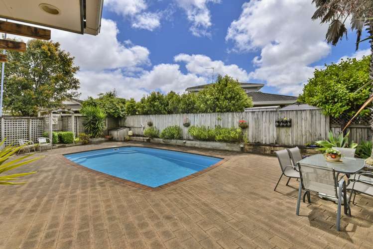 8 Gairloch Place Wattle Downs_11
