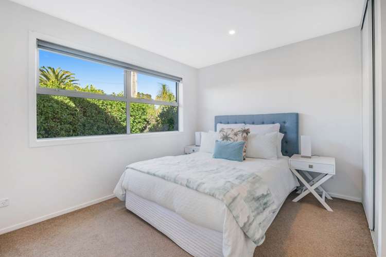 8a Beach Road Manly_11