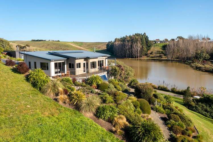 12 Lake View Place Fairhall_48
