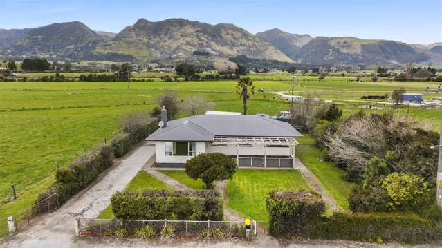 Well-Maintained Family Home With No Neighbours!