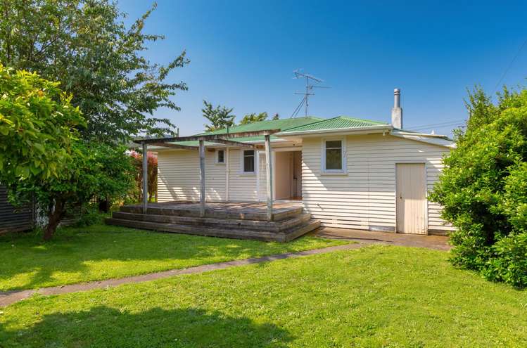38 Woodward Street East Featherston_11
