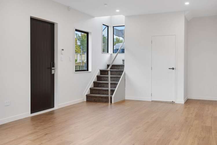 8/196 Royal Road Massey_7