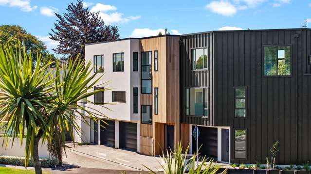 Parkside Opportunity - Live, Lease or Lock & Leave