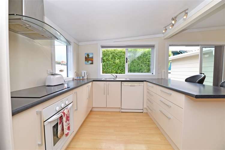 132 Mcleod Road Te Atatu South_7