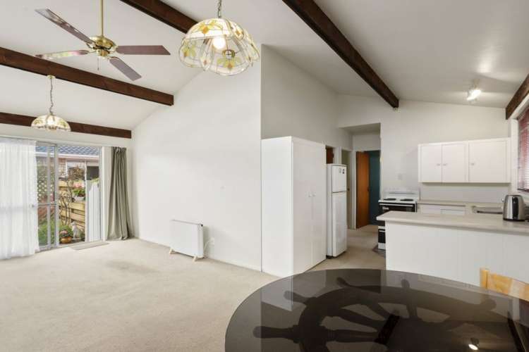 2/17 Sandra Street_2