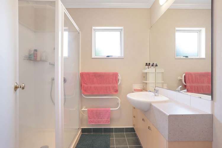 1 Stolford Crescent New Lynn_12