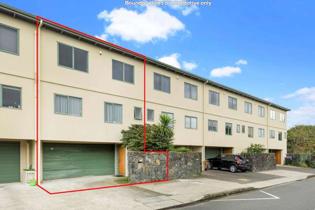 Prime Onehunga Location: Secure and Spacious 3...