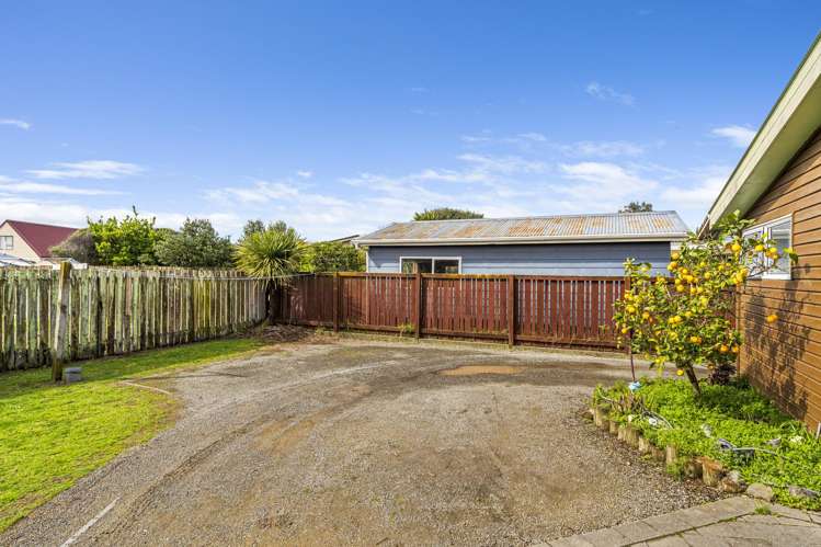 20 Simcox Street Otaki Beach_14