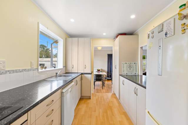 1/8 Atlantis Place Totara Vale_2