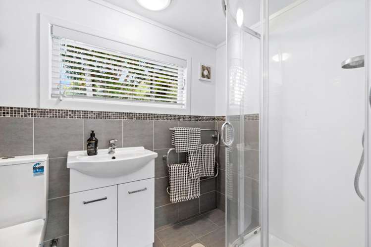 38 Bush Road Waiatarua_19