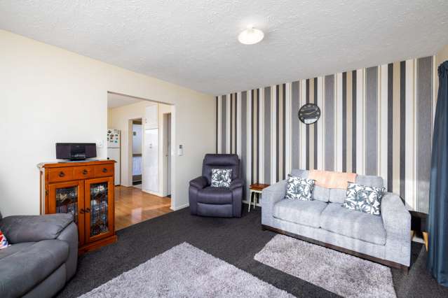 1/4 Leonie Place Aranui_2