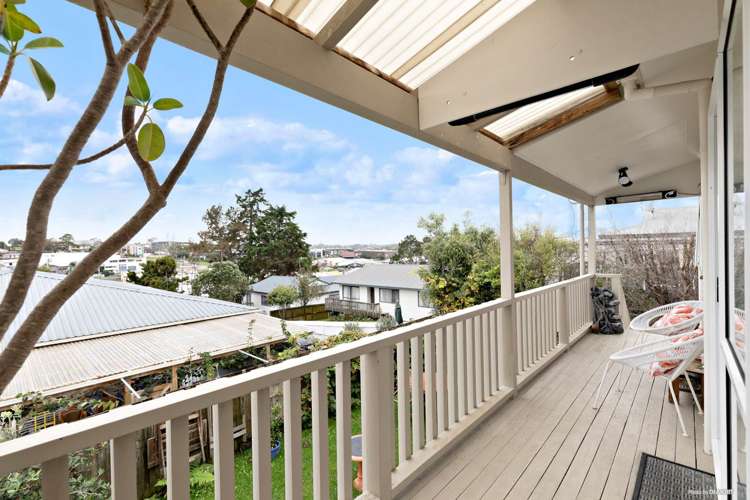 2/225 Wairau Road Totara Vale_12