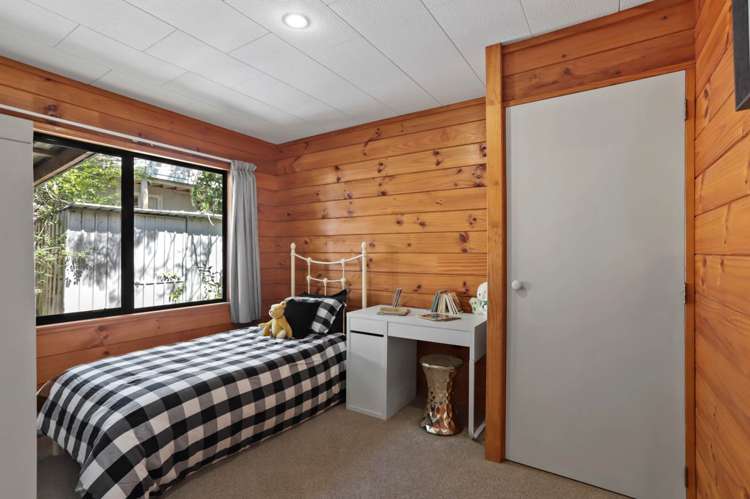 2/613a Glenfield Road Totara Vale_18