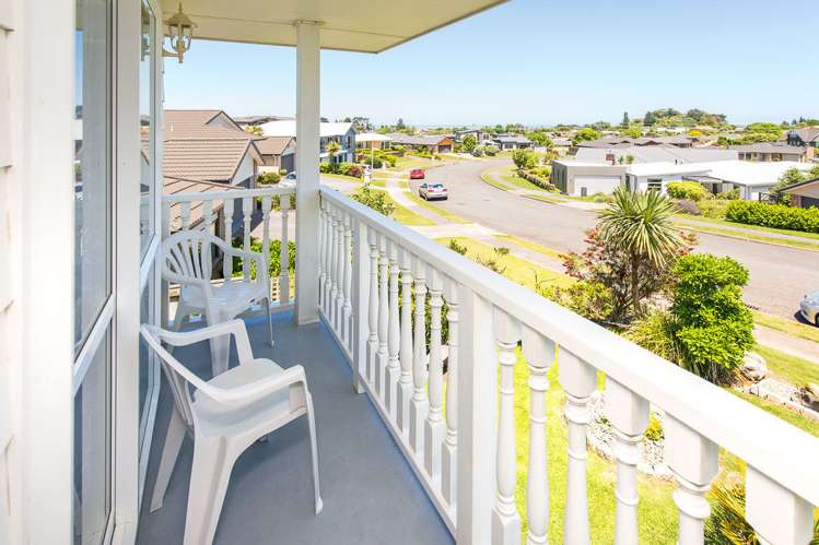 22 Lithgow Drive Otamatea_12