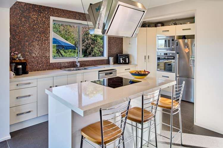 92 Mana View Road Paremata_2